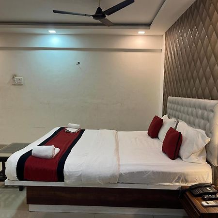 Arsh Executive Inn Dive Екстериор снимка