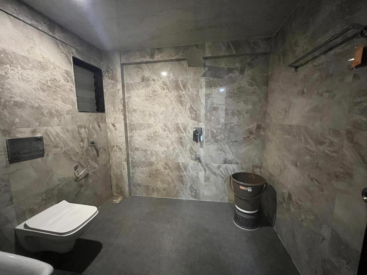 Arsh Executive Inn Dive Екстериор снимка