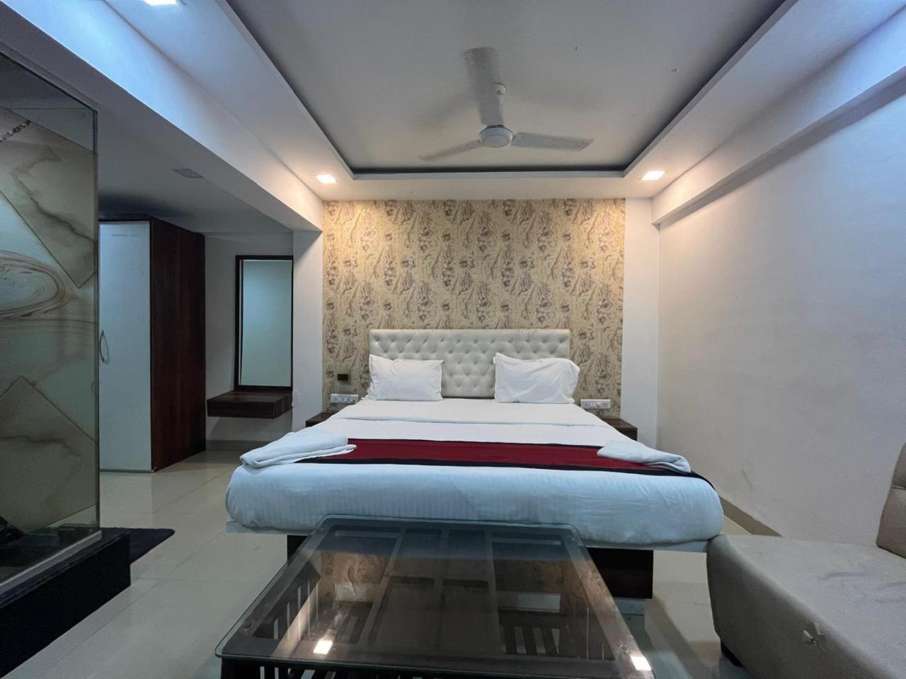 Arsh Executive Inn Dive Екстериор снимка
