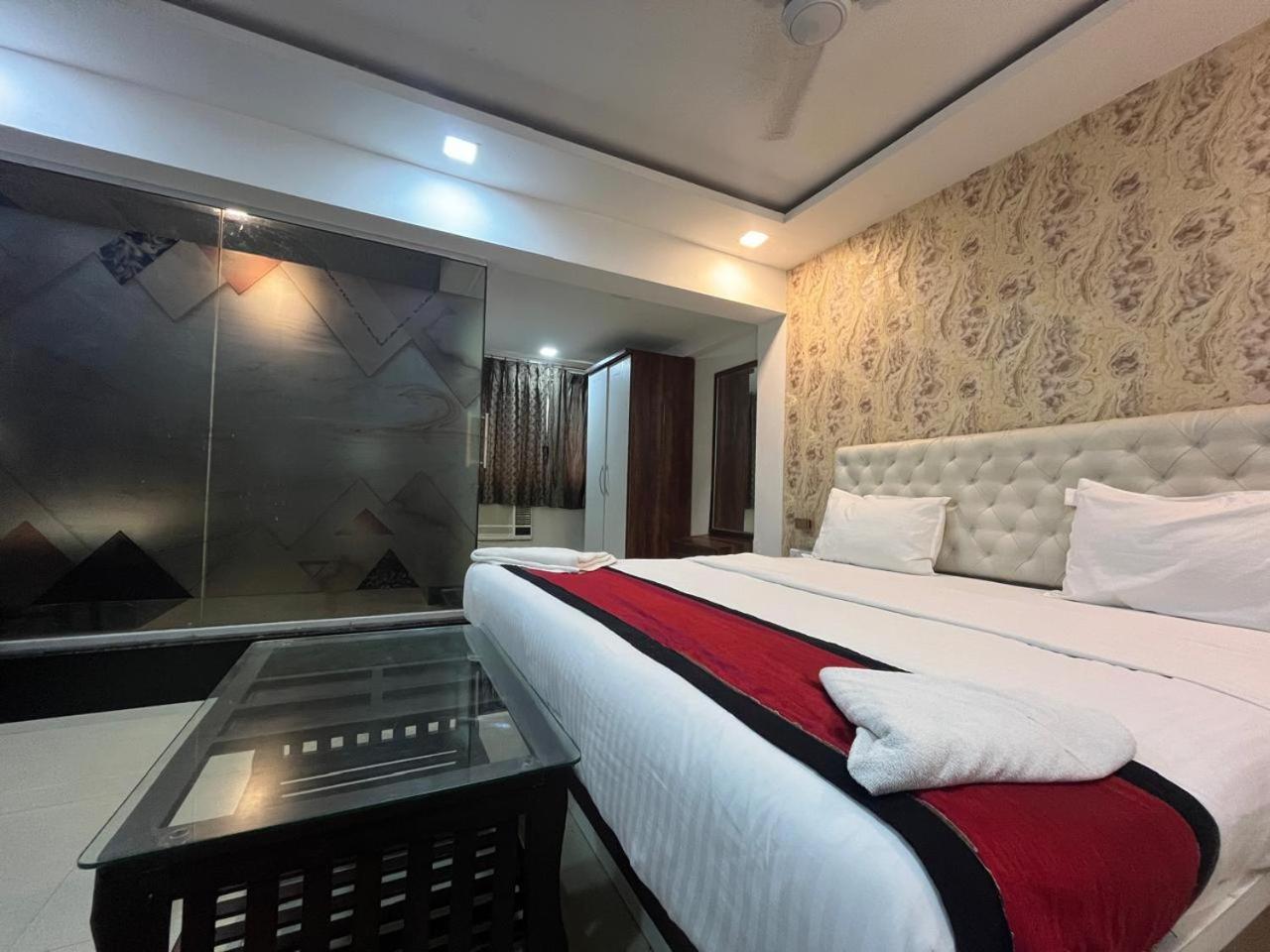 Arsh Executive Inn Dive Екстериор снимка