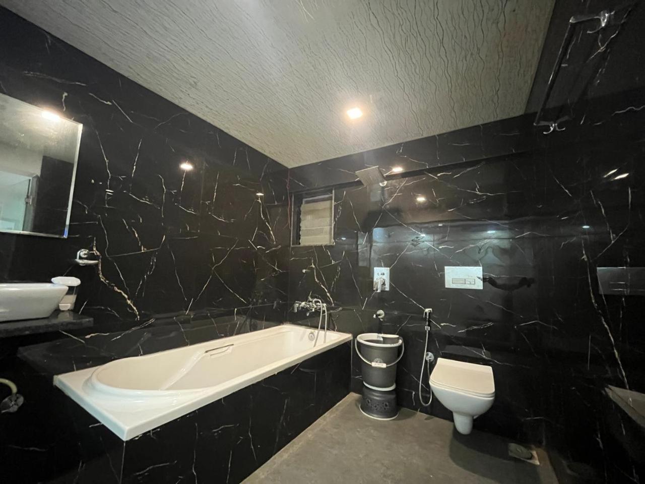 Arsh Executive Inn Dive Екстериор снимка