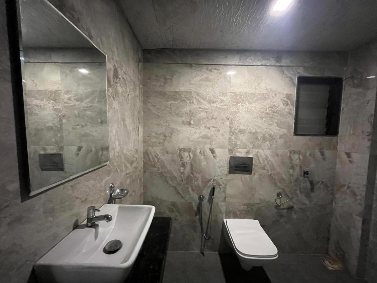 Arsh Executive Inn Dive Екстериор снимка