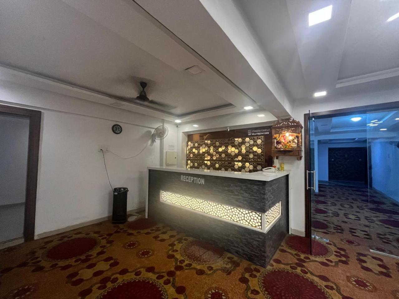Arsh Executive Inn Dive Екстериор снимка