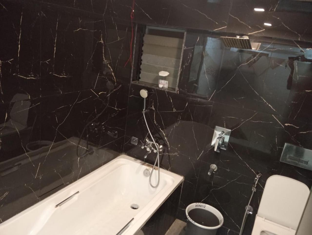Arsh Executive Inn Dive Екстериор снимка