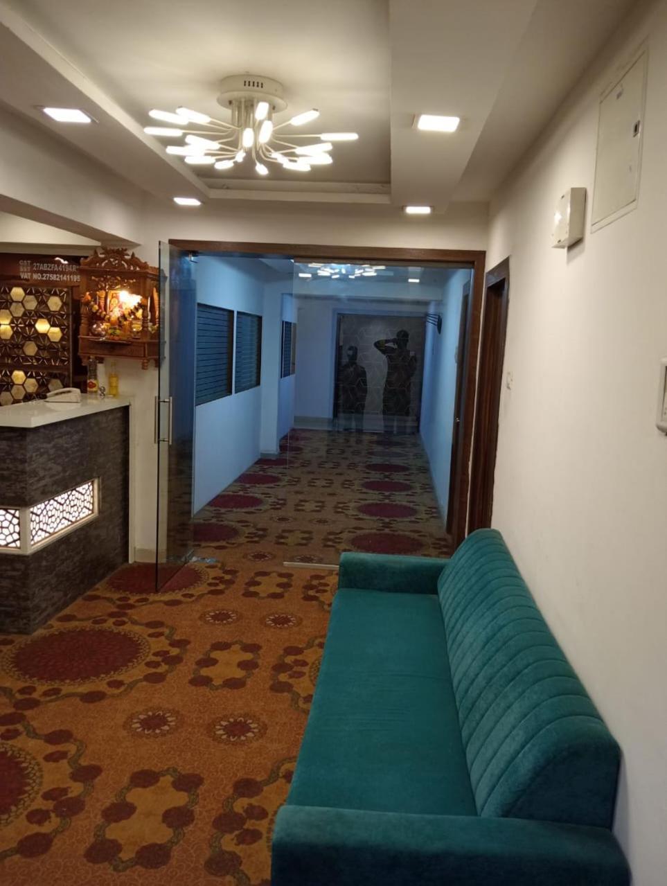 Arsh Executive Inn Dive Екстериор снимка